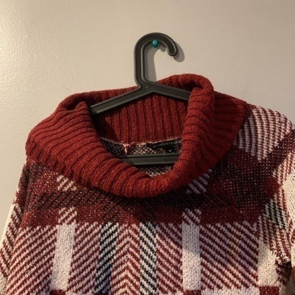 Signature Studio | Poncho - Picture 3 of 4